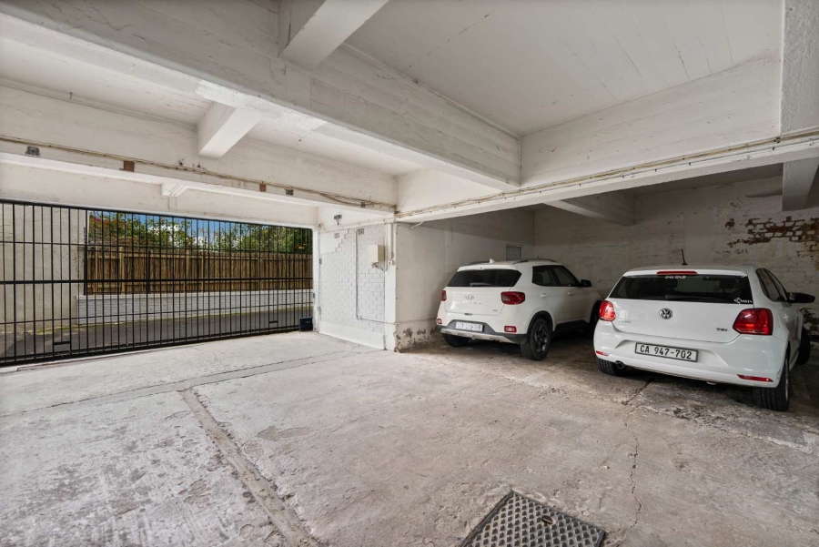 2 Bedroom Property for Sale in Oranjezicht Western Cape